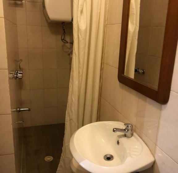 标准间, Wiener Haus