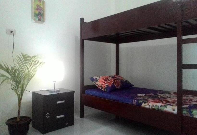 Economy Quadruple Room, Balige J&j Guest House 2