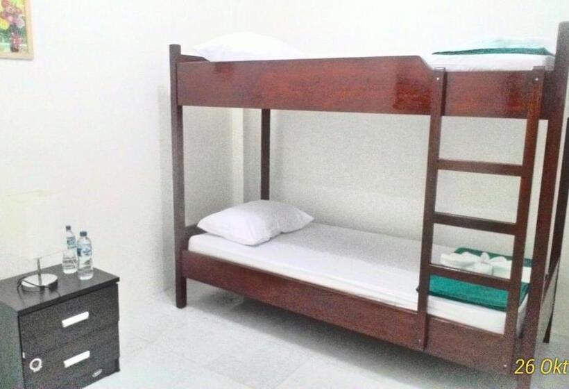 Economy Quadruple Room, Balige J&j Guest House 2