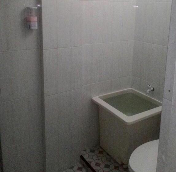 Economy Quadruple Room, Balige J&j Guest House 2