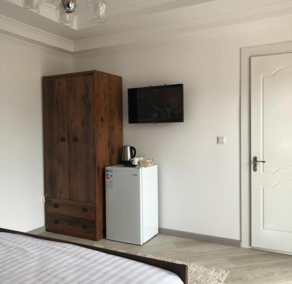اتاق لوکس, Guest House “aura”