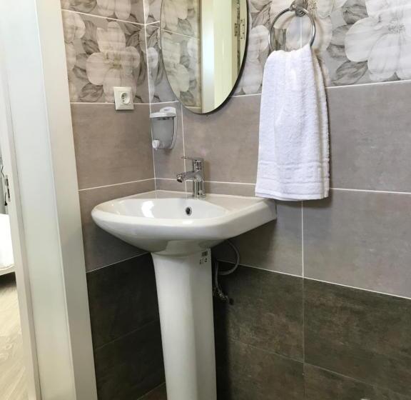 اتاق لوکس, Guest House “aura”