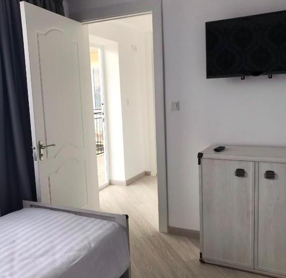 اتاق لوکس چهار تخته, Guest House “aura”