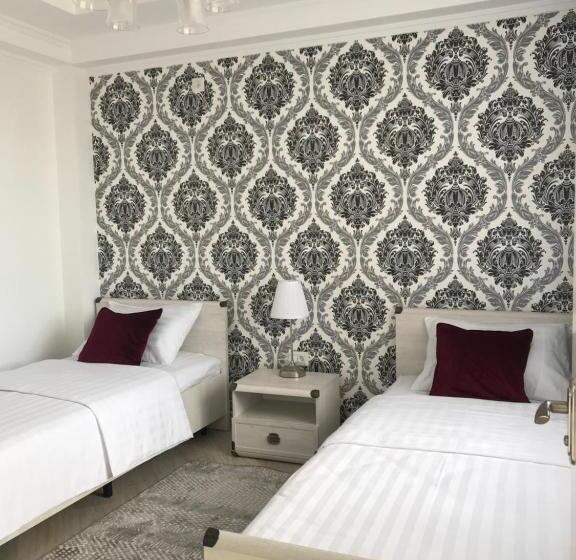 اتاق لوکس چهار تخته, Guest House “aura”