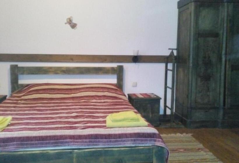 اتاق استاندارد سه نفره, Maghura Gostinnii Dvir