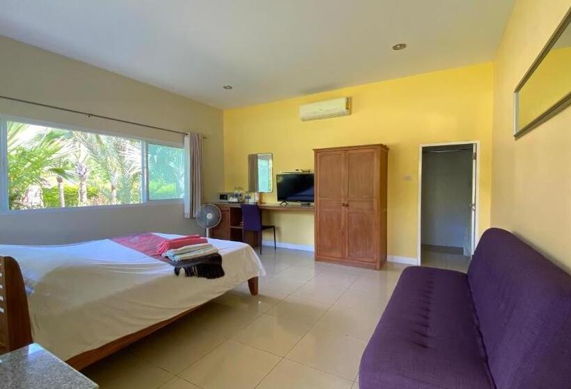 اتاق لوکس با بالکن, Palm Gardens Resort, Bang Saphan