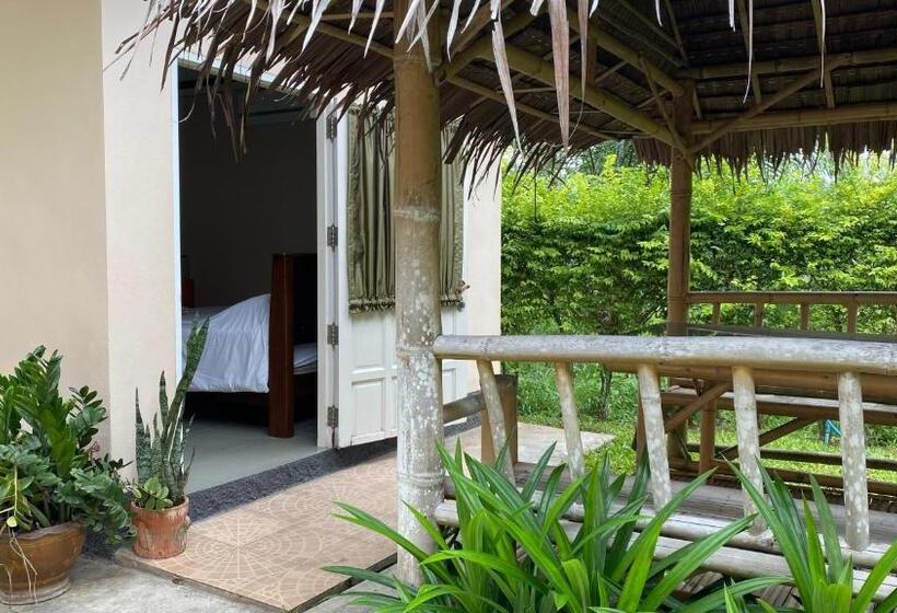 اتاق اکونومی, Palm Gardens Resort, Bang Saphan
