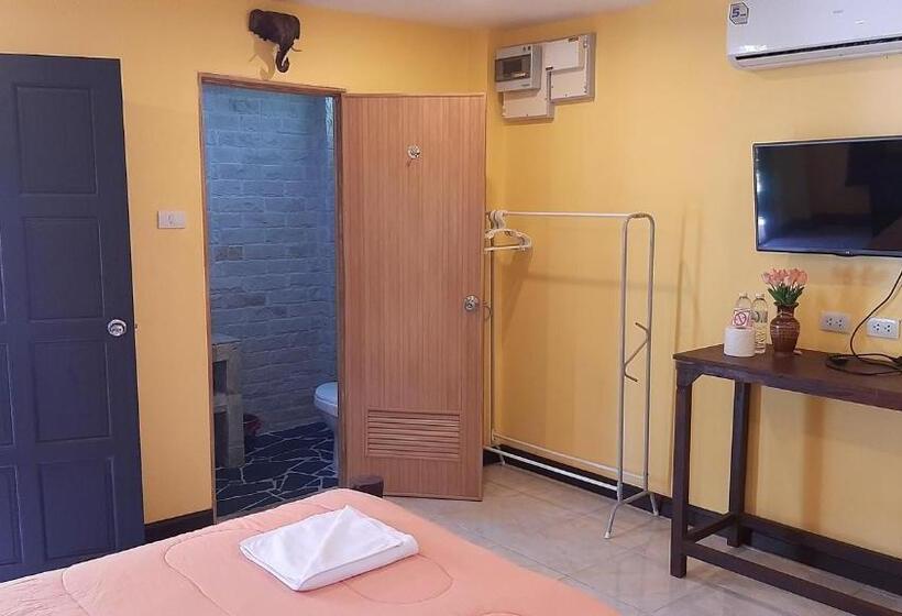 اتاق لوکس با تخت بزرگ, Sapparot Bar & Bungalows