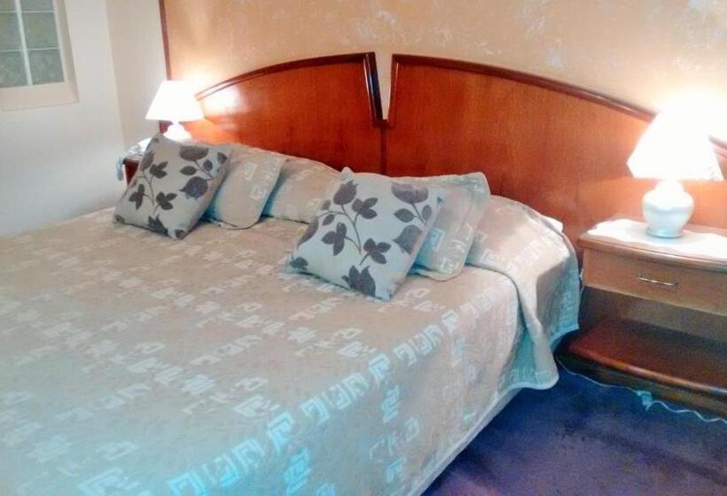 Deluxe Suite King Bed, Escala Uno