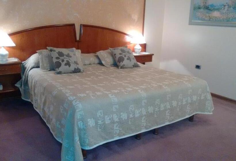 Deluxe Suite King Bed, Escala Uno