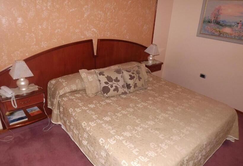 Deluxe Suite King Bed, Escala Uno