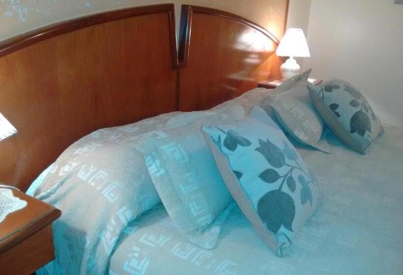 Deluxe Suite King Bed, Escala Uno