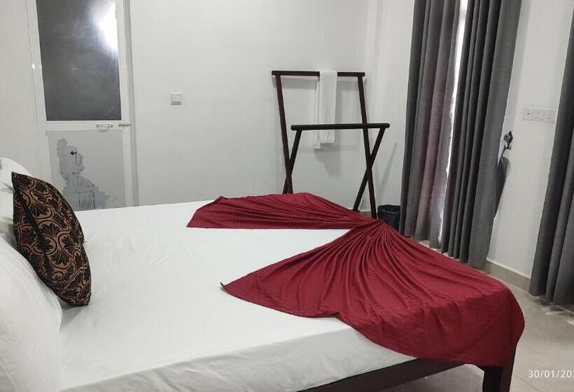 اتاق استاندارد سه نفره, Laxsume Guest House Nilaveli