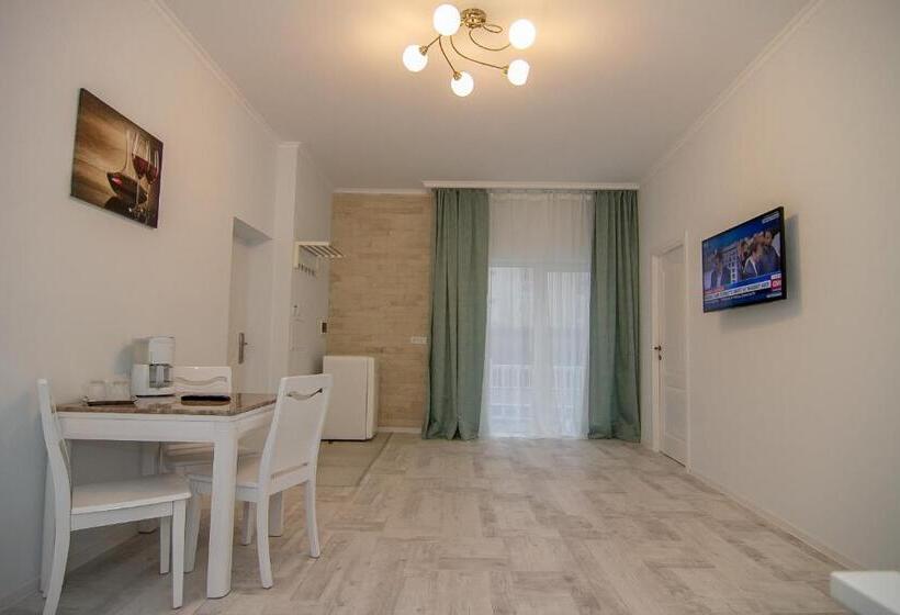 آپارتمان 1 خوابه با چشم‌انداز استخر, Marailis Mangalia