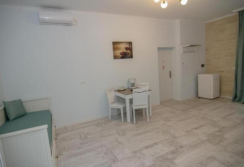 آپارتمان 1 خوابه با چشم‌انداز استخر, Marailis Mangalia