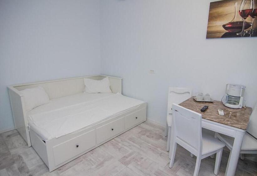 آپارتمان 1 خوابه با چشم‌انداز استخر, Marailis Mangalia