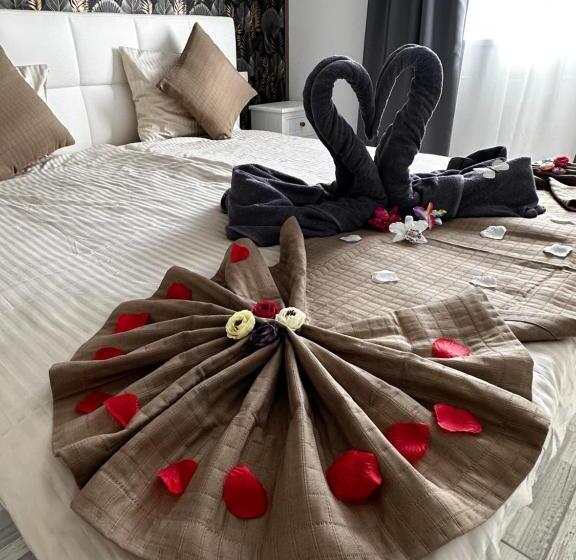 بانگلوی استاندارد, Paradise Resort   Fkk Swinger & Nudist Couples Only