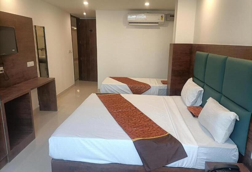 سوییت اجرایی, Tark A Family Hotel Near Igi Airport Delhi