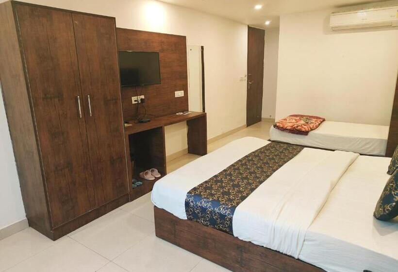 اتاق خانوادگی, Tark A Family Hotel Near Igi Airport Delhi