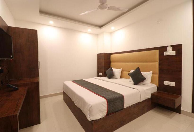 اتاق خانوادگی, Tark A Family Hotel Near Igi Airport Delhi