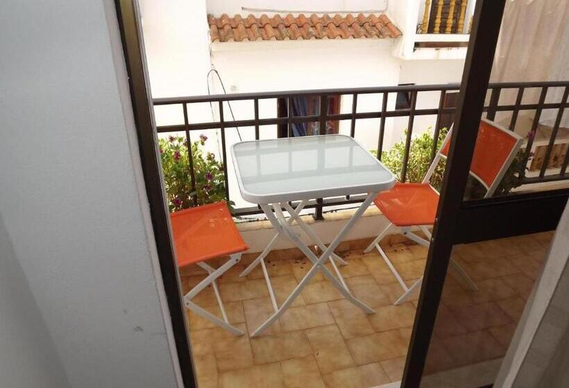 Economy Triple Room, Residencia Laranjeira