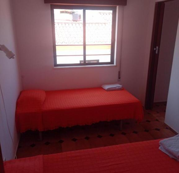 Economy Quadruple Room, Residencia Laranjeira