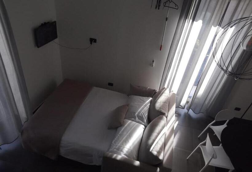 استودیو استاندارد با تخت کینگ, B&b Sandé