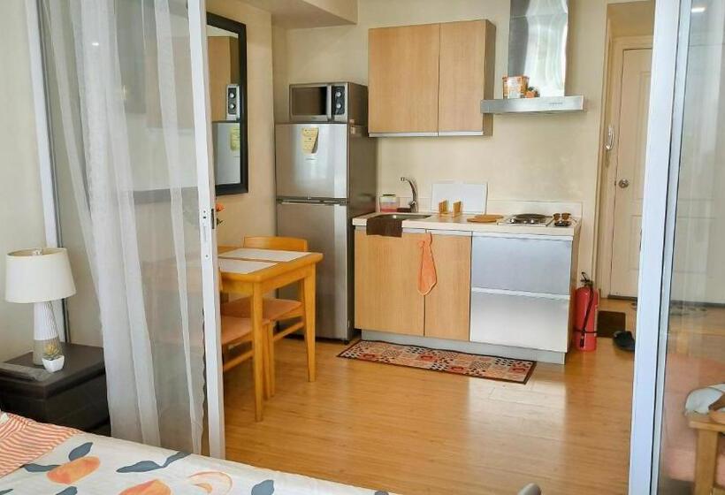 آپارتمان 1 خوابه با بالکن, Beach View Unit In Azure Urban Resort Residences