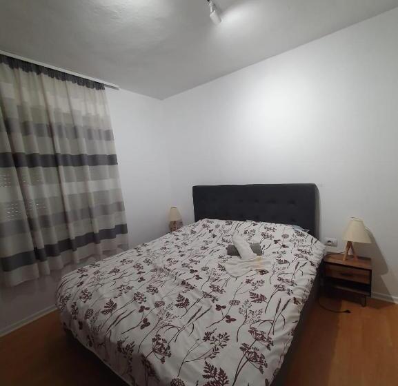اتاق استاندارد, Budget Retreat Tirana & Studios