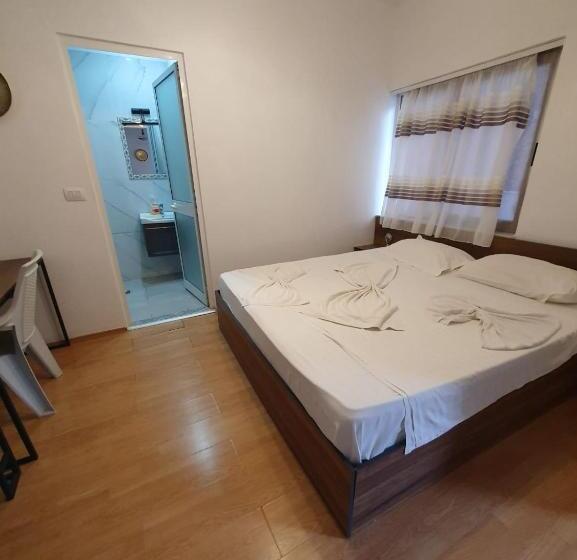 اتاق لوکس, Budget Retreat Tirana & Studios