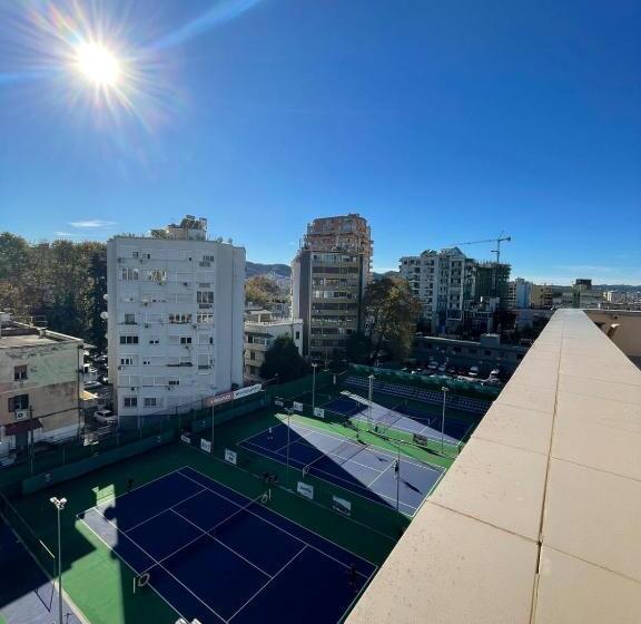 اتاق اکونومی, Budget Retreat Tirana & Studios