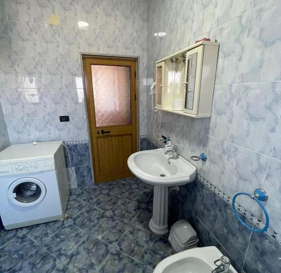 اتاق لوکس با بالکن, Budget Retreat Tirana & Studios