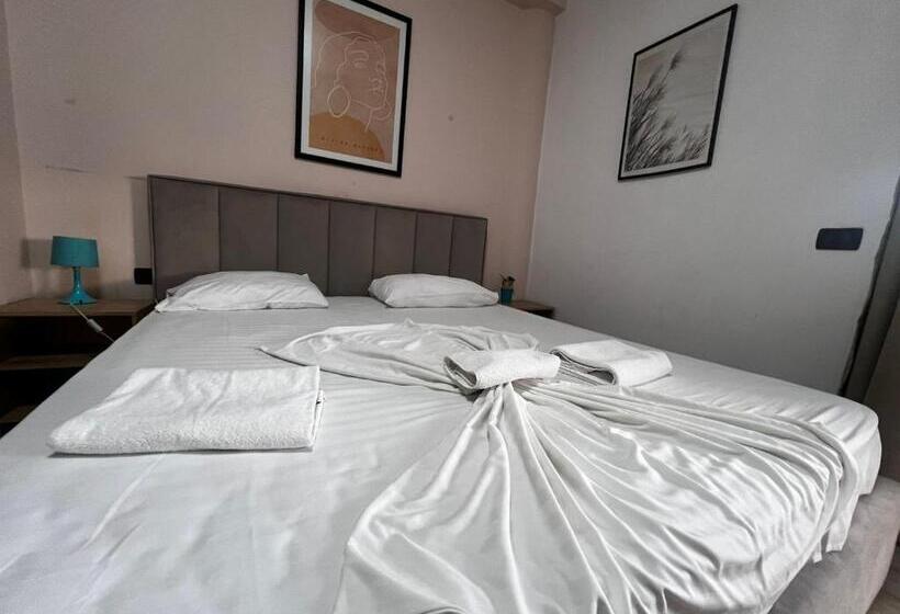 اتاق اکونومی, Budget Retreat Tirana & Studios