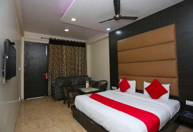 اتاق لوکس سه تخته, Oyo 81037 Hotel Shree Madhav Regency