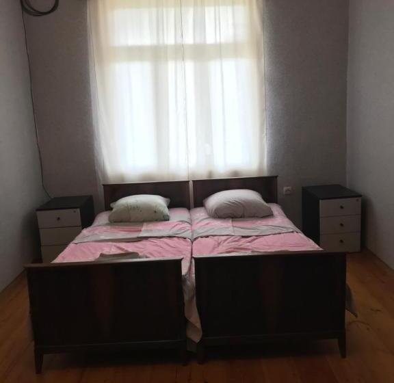 اتاق استاندارد سه تخته با چشم‌انداز باغ, Guest House Nana