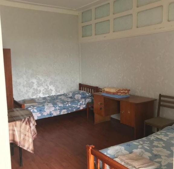 اتاق خانوادگی, Guest House Nana