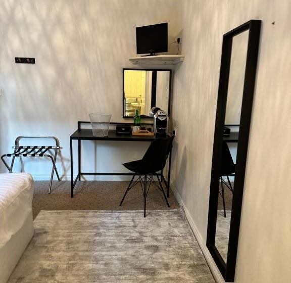 اتاق ساده سه‌ نفره, Lamp Light Rooms