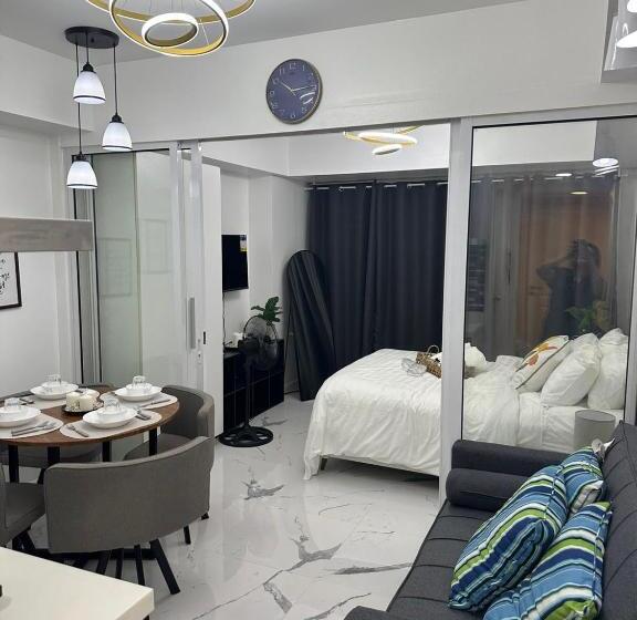 سوییت خانوادگی, Azure Urban Resort   City View 1br   Ps4, Billiards, Netflix, Karaoke