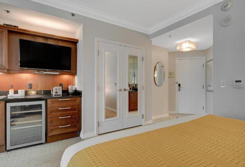استودیو استاندارد با بالکن, Studio Suite 25th Flr Mgm Signature  Balcony Strip View