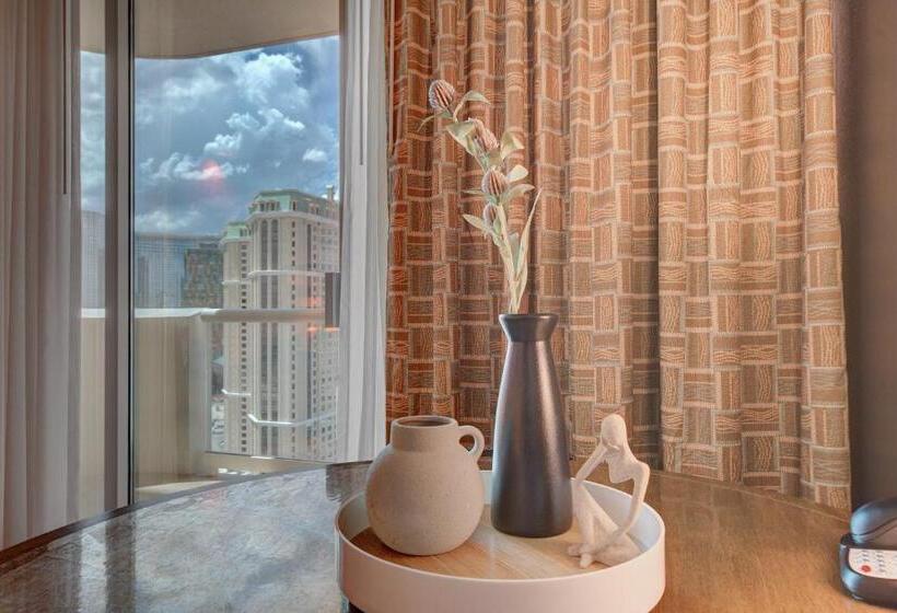 استودیو استاندارد با بالکن, Studio Suite 25th Flr Mgm Signature  Balcony Strip View