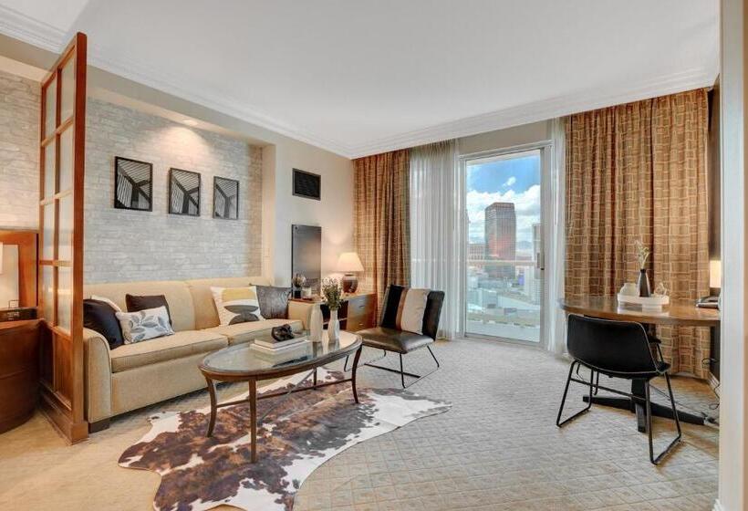 استودیو استاندارد با بالکن, Studio Suite 25th Flr Mgm Signature  Balcony Strip View