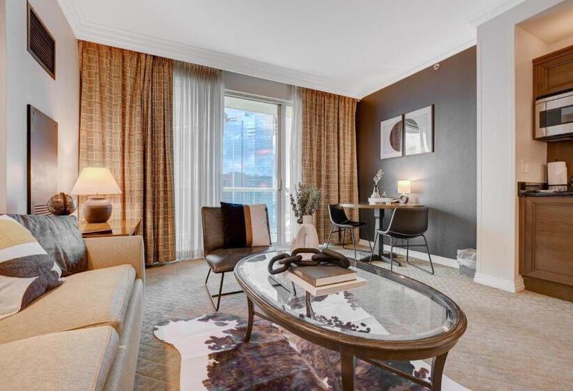 استودیو استاندارد با بالکن, Studio Suite 25th Flr Mgm Signature  Balcony Strip View