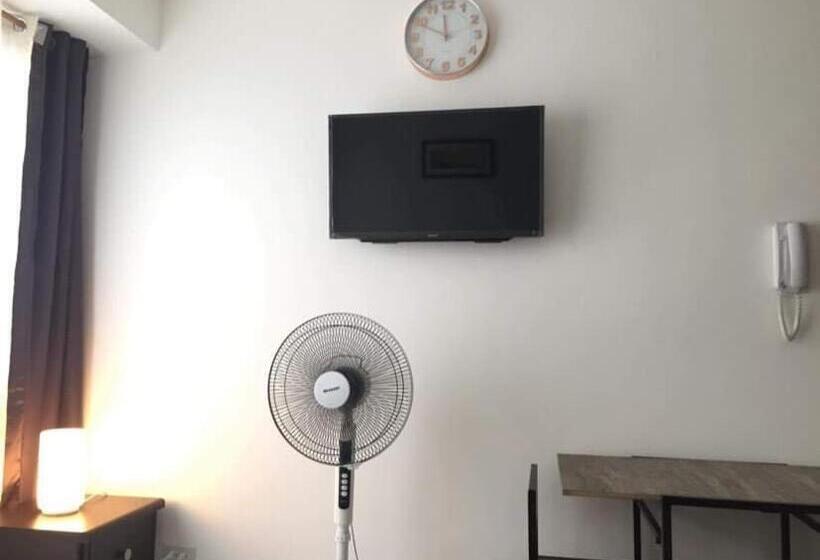 آپارتمان 1 خوابه با بالکن, The Residences At Commonwealth Roxas East