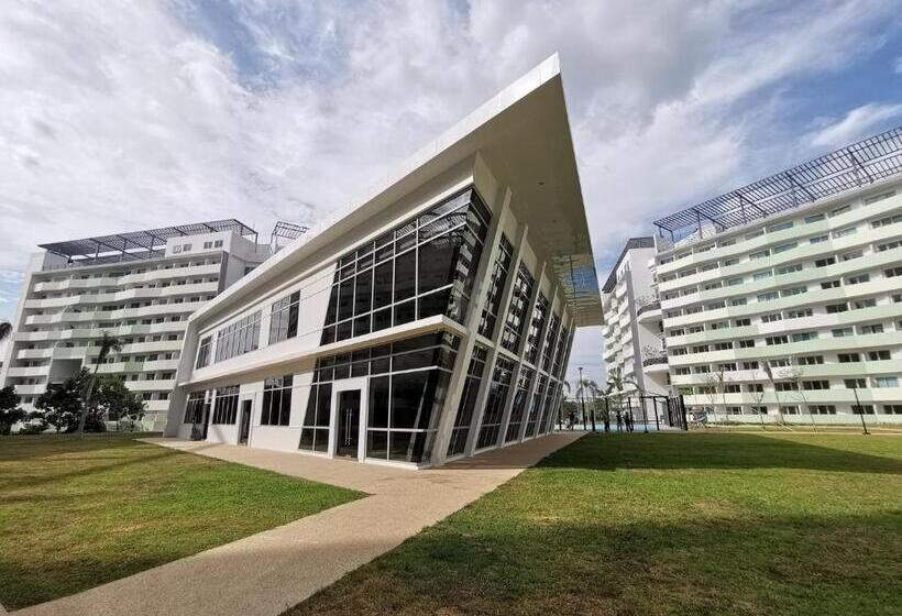 آپارتمان 1 خوابه با بالکن, The Residences At Commonwealth Roxas East
