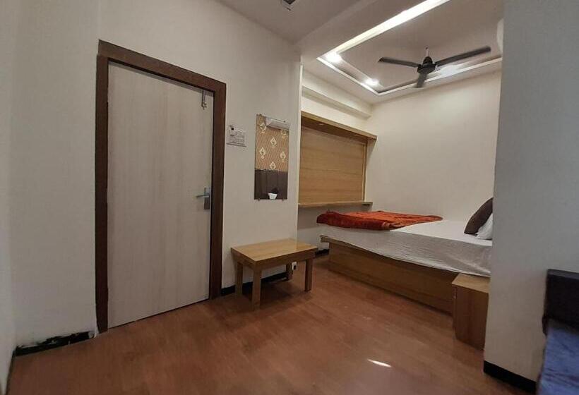اتاق اکونومی, U2 Hotel Wizard Palace