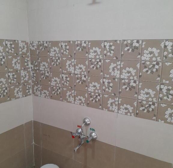 اتاق اکونومی, U2 Hotel Wizard Palace