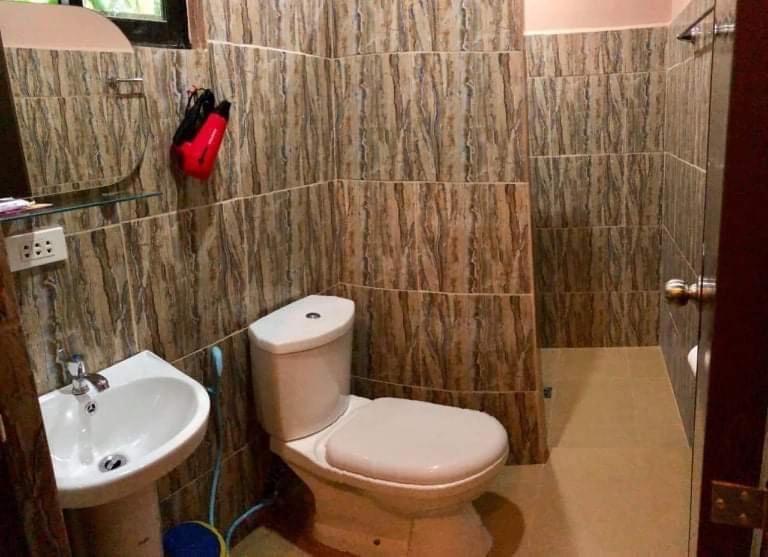 استودیوی لوکس, Kojie Guest House