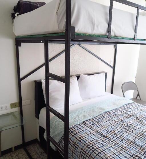 Economy Triple Room, Llanito Ags