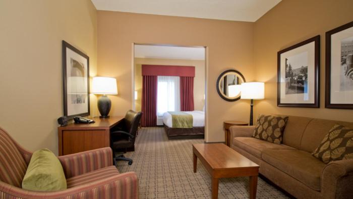 اتاق استاندارد با تخت بزرگ, Russell Inn And Suites