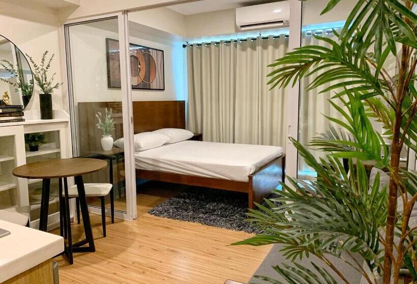 سوئیت با بالکن, Manila Homes Azure 1br Beach View